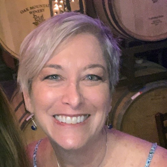 Meet your Posh Ambassador Lisa - Picture 4 of 7